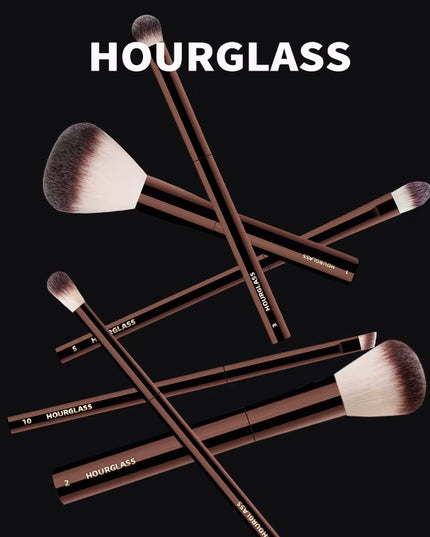 HOURGLASS - No.13 Precision Smudge Brush Soft and Skin-Friendly Fiber Hair Fashion Design Single Eye Brush