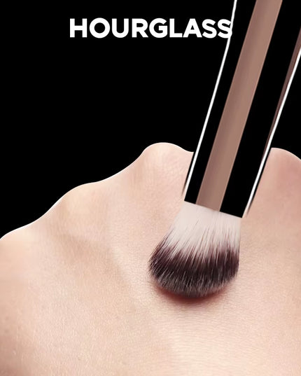 HOURGLASS - vanish Seamless Soft Fiber Hair Finish Concealer single face Brush