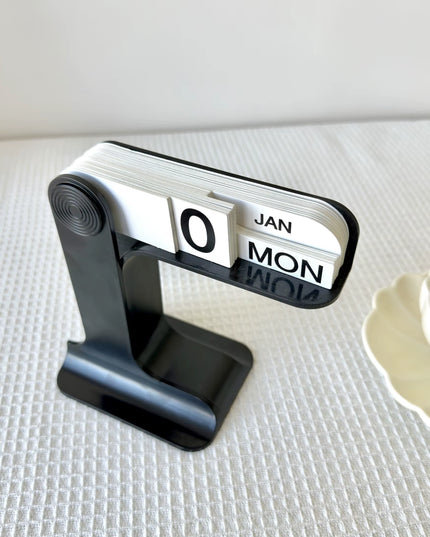 Minimalist Perpetual Calendar for Desk decoration- L 16.5cm, 6.5 inch / H 15.5cm, 6.1 inch
