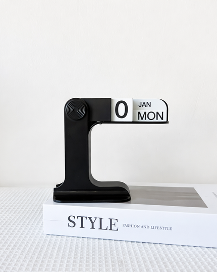 Minimalist Perpetual Calendar for Desk decoration- L 16.5cm, 6.5 inch / H 15.5cm, 6.1 inch