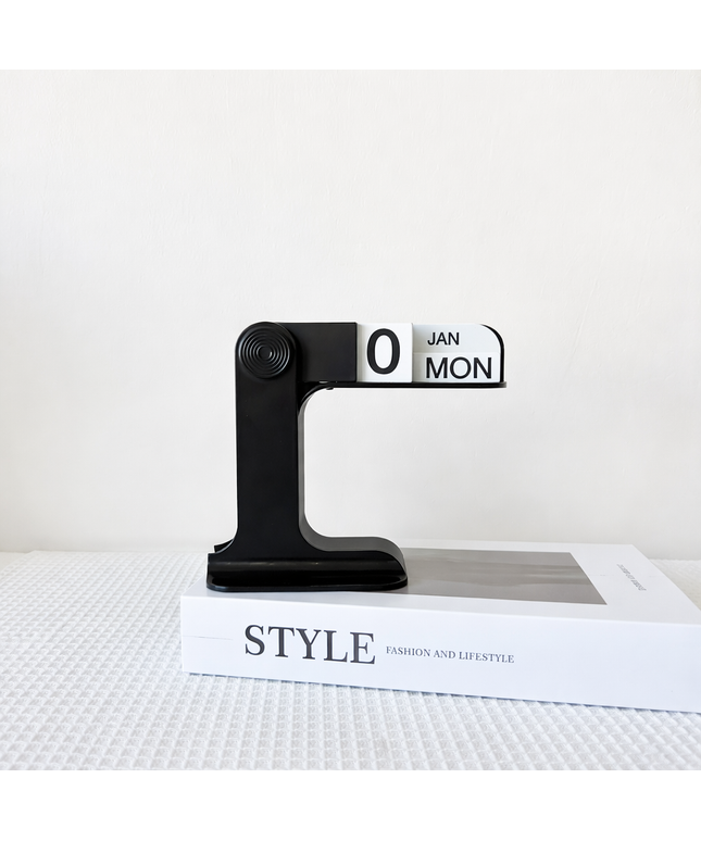Minimalist Perpetual Calendar for Desk decoration- L 16.5cm, 6.5 inch / H 15.5cm, 6.1 inch