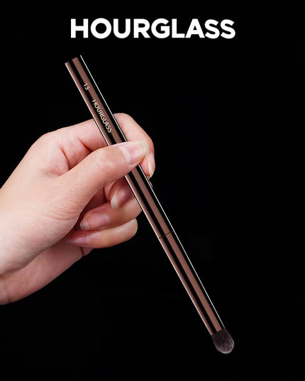 HOURGLASS - No.13 Precision Smudge Brush Soft and Skin-Friendly Fiber Hair Fashion Design Single Eye Brush