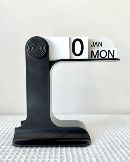 Minimalist Perpetual Calendar for Desk decoration- L 16.5cm, 6.5 inch / H 15.5cm, 6.1 inch