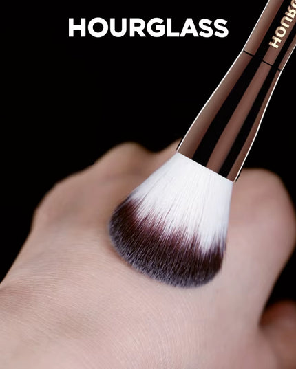 HOURGLASS- No.17 Lighting Edit Brush Soft Fiber Hair Double Head Highlight Fashion Design Single Face Brush